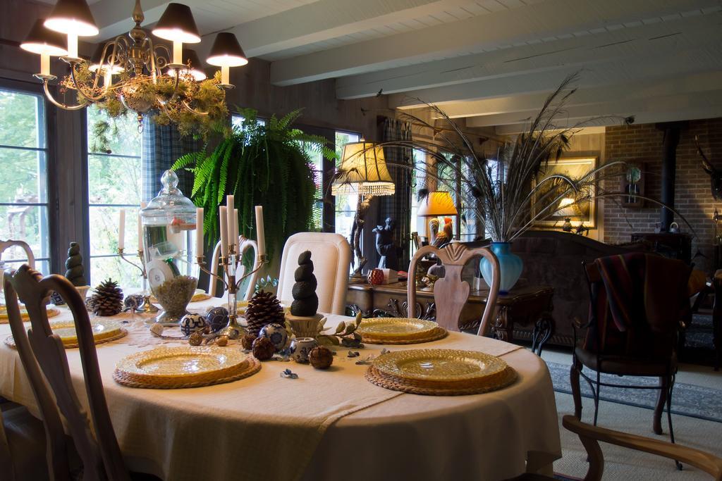 Le Petit Clocher Gite Touristique B & B Saint-Sauveur-des-Monts Eksteriør bilde