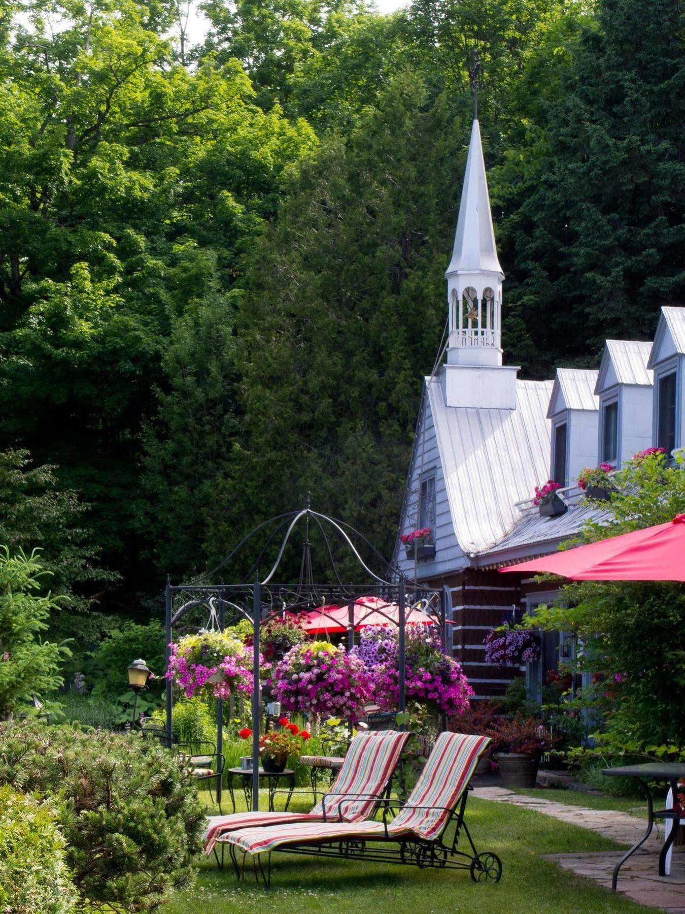 Le Petit Clocher Gite Touristique B & B Saint-Sauveur-des-Monts Eksteriør bilde