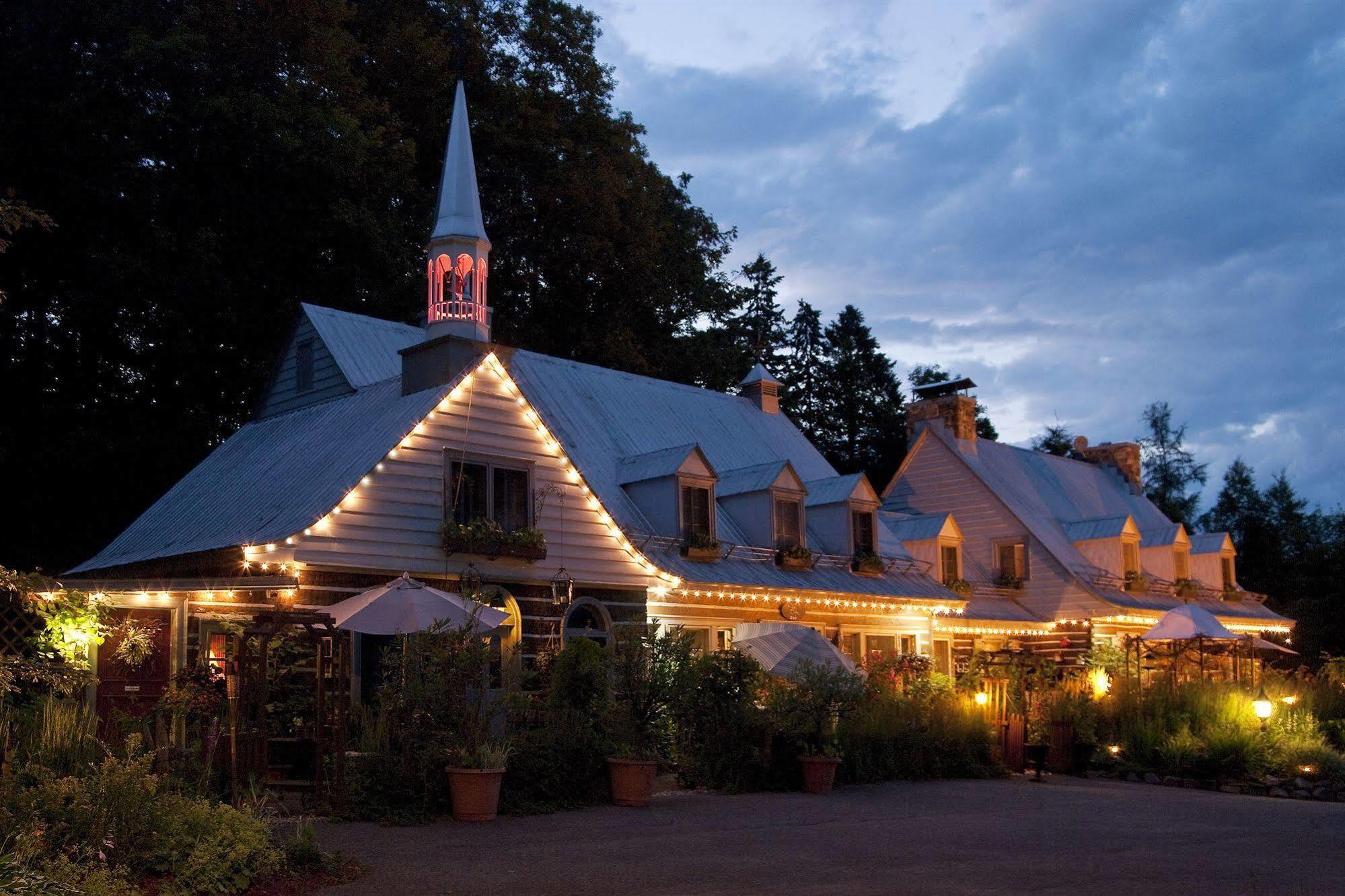 Le Petit Clocher Gite Touristique B & B Saint-Sauveur-des-Monts Eksteriør bilde