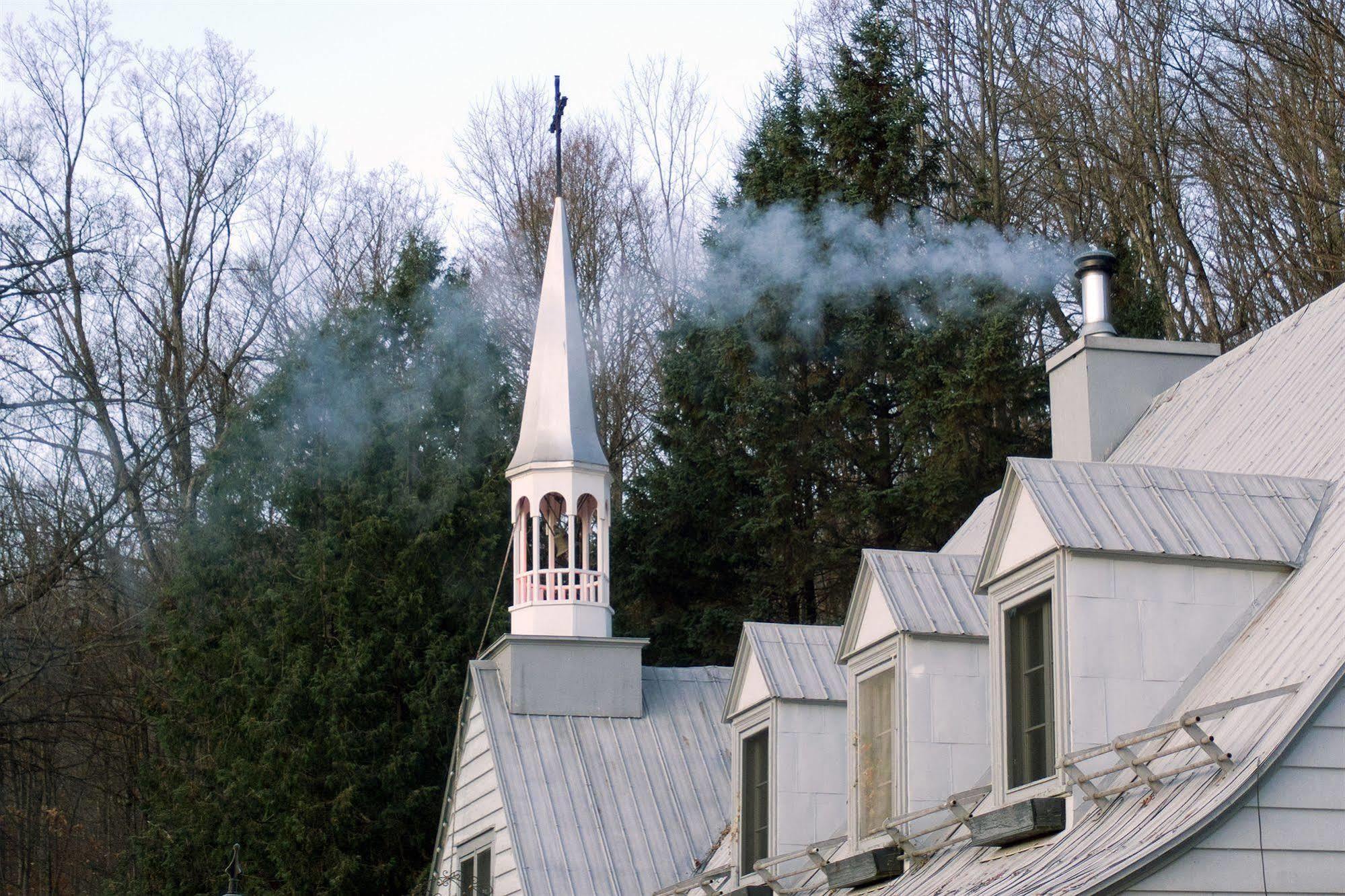 Le Petit Clocher Gite Touristique B & B Saint-Sauveur-des-Monts Eksteriør bilde