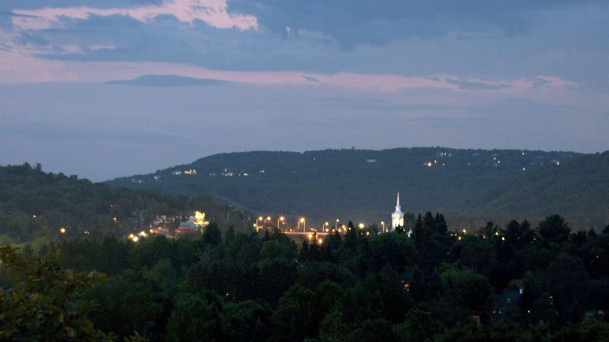 Le Petit Clocher Gite Touristique B & B Saint-Sauveur-des-Monts Eksteriør bilde