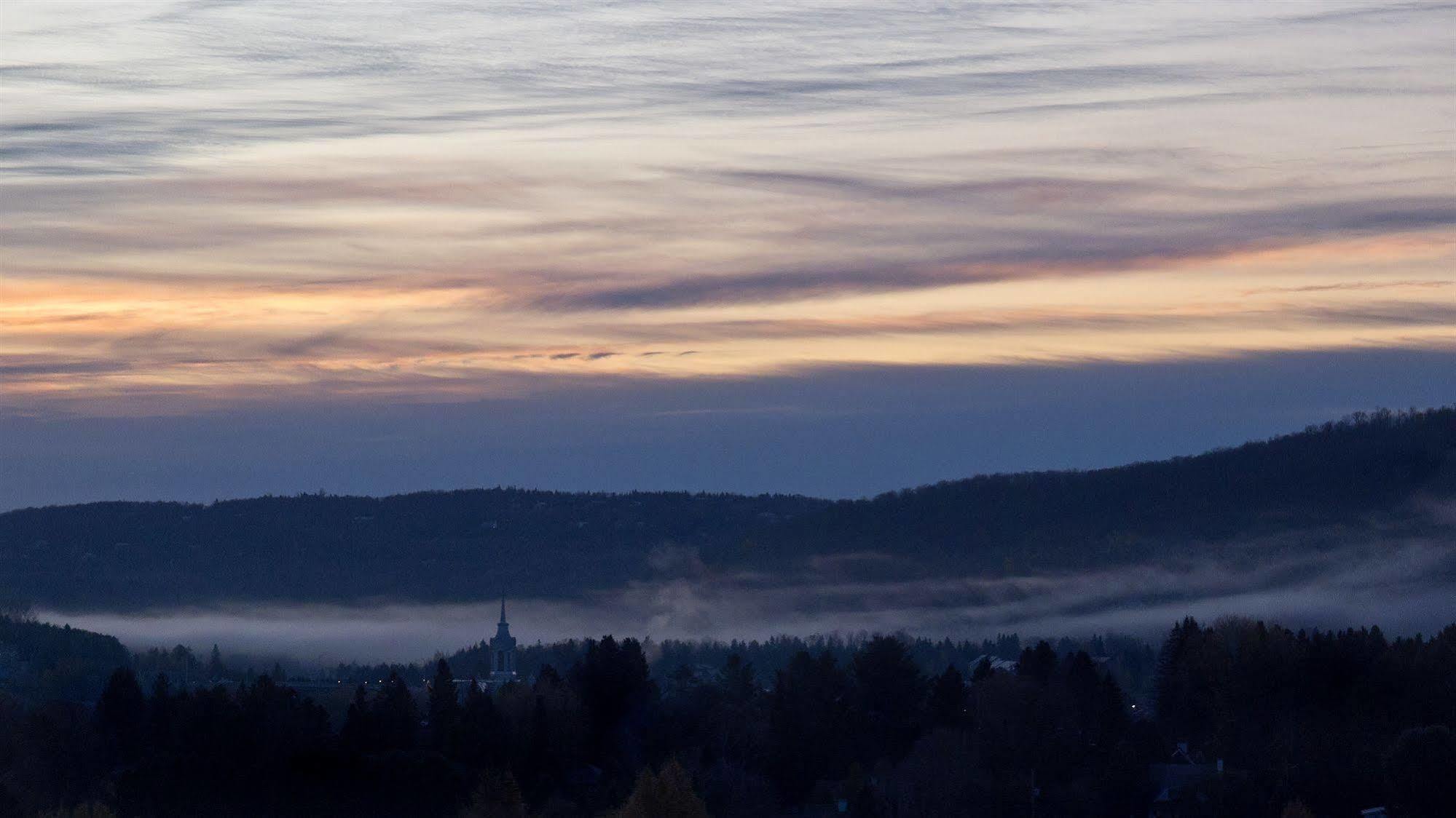 Le Petit Clocher Gite Touristique B & B Saint-Sauveur-des-Monts Eksteriør bilde
