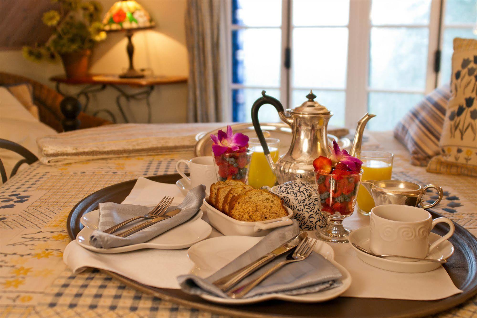 Le Petit Clocher Gite Touristique B & B Saint-Sauveur-des-Monts Eksteriør bilde