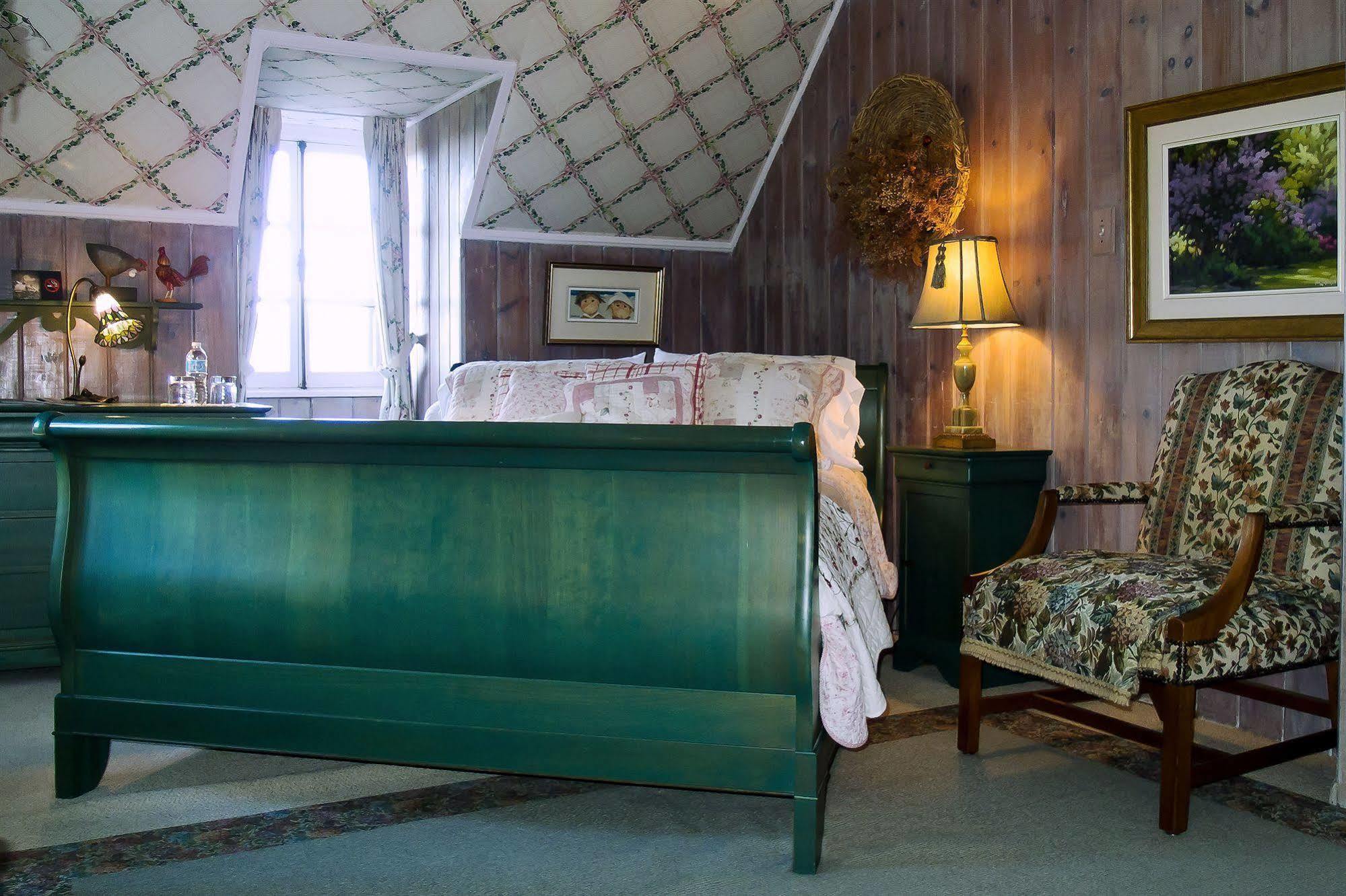 Le Petit Clocher Gite Touristique B & B Saint-Sauveur-des-Monts Eksteriør bilde